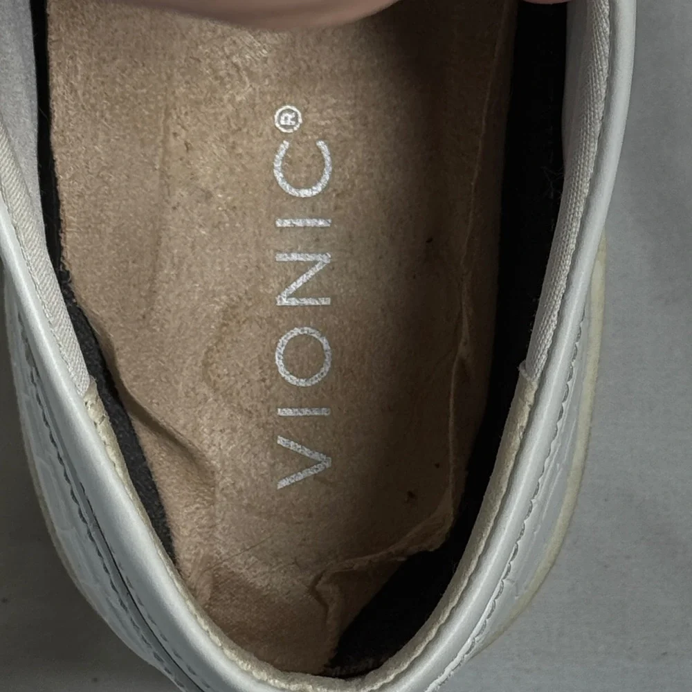 Vionic Winny White Leather Sneakers. 10.